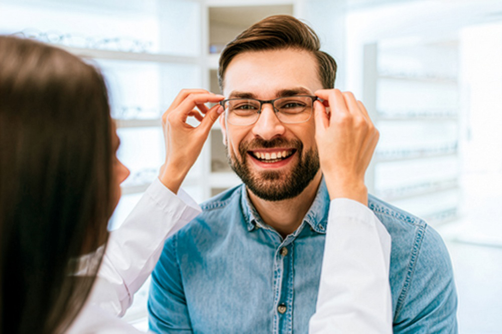 Los Proceres Centro Oftalmológico / Dr. Gámez